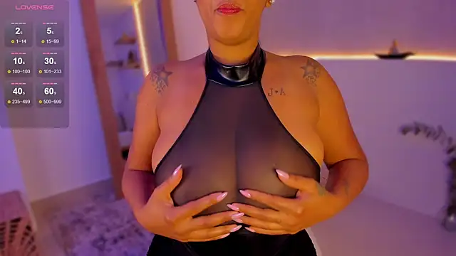 Snapshot of anahi_ryan_ chatting on 01/29/25, 03:58 anahi ryan online show from 01/29/25, 03:58