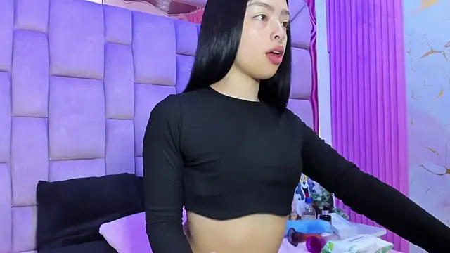 Snapshot of Sofia_Mirandaa18 chatting on 04/20/26, 02:31 Sofia Mirandaa18 online show from 04/20/26, 02:31
