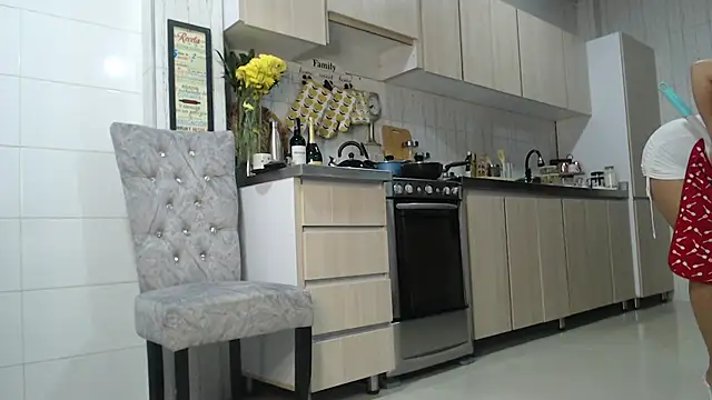 Snapshot of Jadeee_ chatting on 02/14/25, 12:41 Jadeee  online show from 02/14/25, 12:41