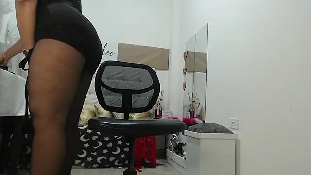 Snapshot of Jadeee_ chatting on 03/16/25, 02:53 Jadeee  online show from 03/16/25, 02:53