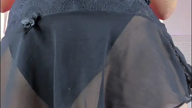 Snapshot of mia_six66 chatting on 02/05/25, 05:53 mia six66 online show from 02/05/25, 05:53