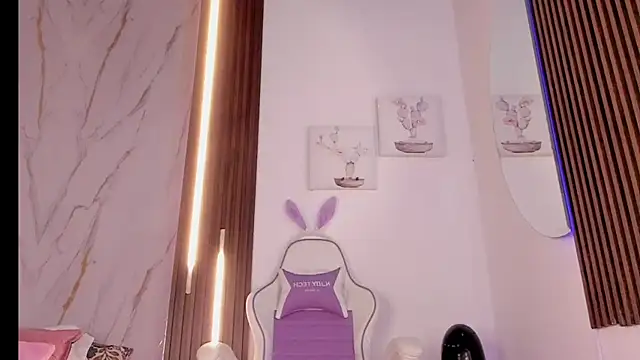 Snapshot of mia_six66 chatting on 09/12/25, 11:32 mia six66 online show from 09/12/25, 11:32