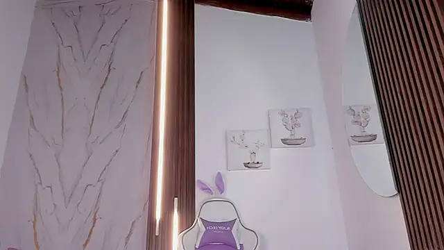 Snapshot of mia_six66 chatting on 10/02/25, 11:39 mia six66 online show from 10/02/25, 11:39