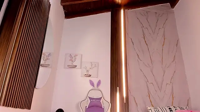 Snapshot of mia_six66 chatting on 11/20/25, 11:43 mia six66 online show from 11/20/25, 11:43