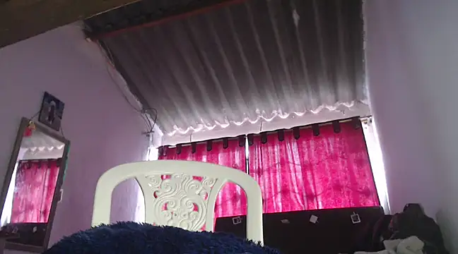 Zafiro subversiva online show from 02/17/25, 01:32