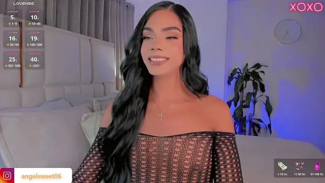 Snapshot of ANGELL06 chatting on 11/15/25, 04:32 ANGELL06 online show from 11/15/25, 04:32