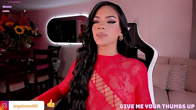 Snapshot of ANGELL06 chatting on 04/12/26, 04:06 ANGELL06 online show from 04/12/26, 04:06