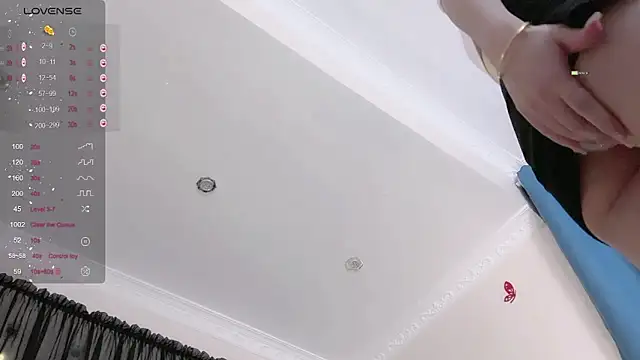 Snapshot of Marui- chatting on 03/21/25, 09:34 Marui- online show from 03/21/25, 09:34