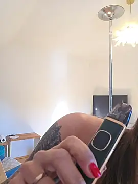 Snapshot of Klamsine chatting on 05/02/26, 06:29 Klamsine online show from 05/02/26, 06:29