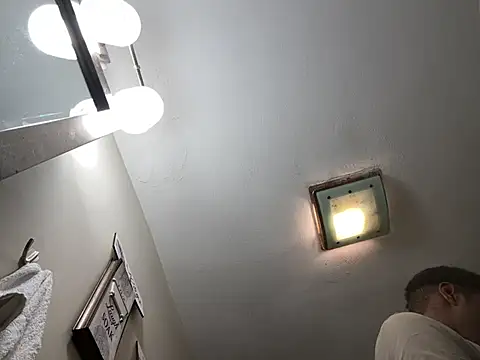 Snapshot of rayyymack chatting on 12/23/24, 02:39 rayyymack online show from 12/23/24, 02:39