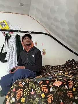 Snapshot of rayyymack chatting on 02/06/25, 04:25 rayyymack online show from 02/06/25, 04:25