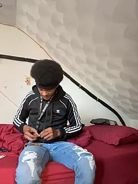 Snapshot of rayyymack chatting on 09/26/25, 01:15 rayyymack online show from 09/26/25, 01:15