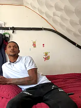 Snapshot of rayyymack chatting on 10/04/25, 05:00 rayyymack online show from 10/04/25, 05:00