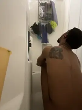 Snapshot of rayyymack chatting on 10/29/25, 08:43 rayyymack online show from 10/29/25, 08:43