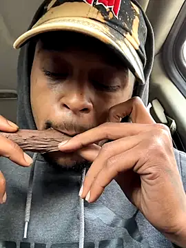 Snapshot of rayyymack chatting on 11/06/25, 05:25 rayyymack online show from 11/06/25, 05:25