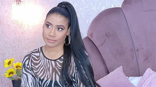 Salome Diaz  online show from 11/07/25, 04:23