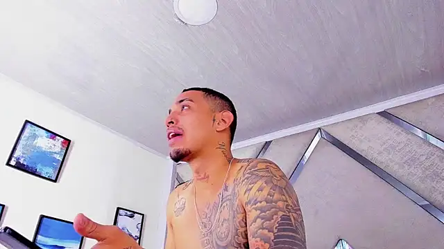 Damian09  online show from 12/15/25, 09:08