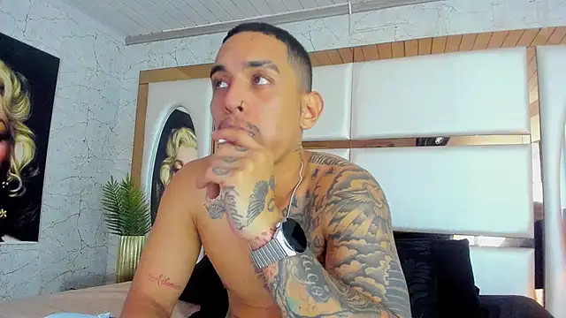 Snapshot of Damian09_ chatting on 01/05/26, 10:02 Damian09 online show from 01/05/26, 10:02