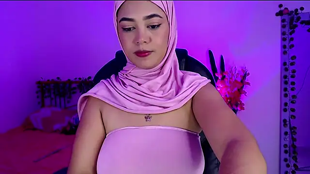 Snapshot of azzahara069 chatting on 05/16/26, 02:19 azzahara069 online show from 05/16/26, 02:19