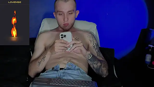 Dylanwhite23  online show from 02/08/26, 11:30