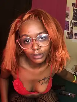 Snapshot of naughtybitches5 chatting on 04/11/26, 01:43 naughtybitches5 online show from 04/11/26, 01:43