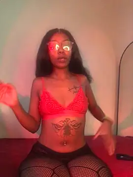 Snapshot of naughtybitches5 chatting on 04/24/26, 04:48 naughtybitches5 online show from 04/24/26, 04:48