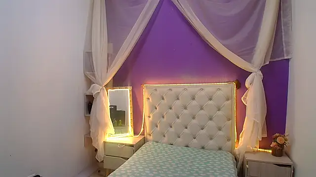 Ingrid Casas online show from 12/17/24, 10:54