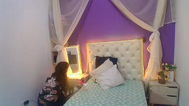 Ingrid Casas online show from 12/19/24, 05:18