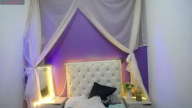 Ingrid Casas online show from 01/15/25, 12:30