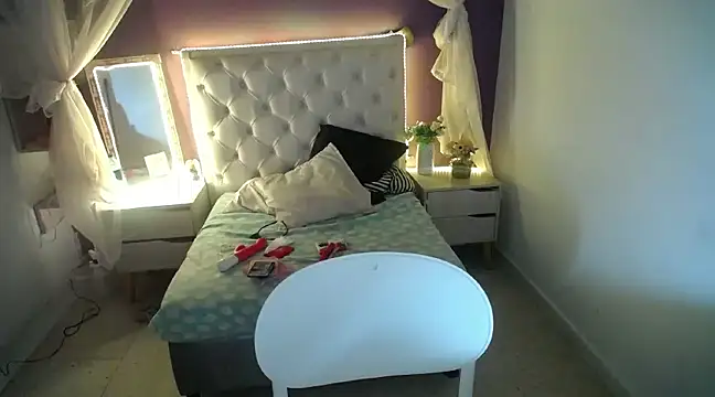 Ingrid Casas online show from 01/17/25, 02:39