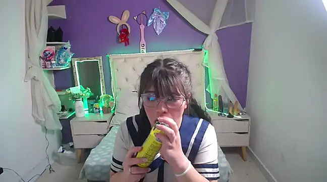 Ingrid Casas online show from 01/31/25, 03:41