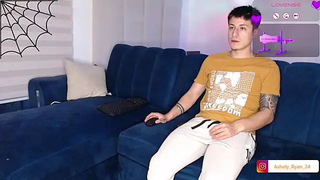 ashely ryan24 online show from 10/28/25, 10:45