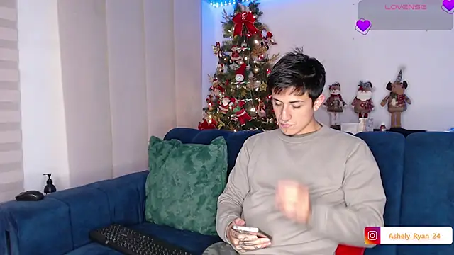 ashely ryan24 online show from 12/01/25, 11:32