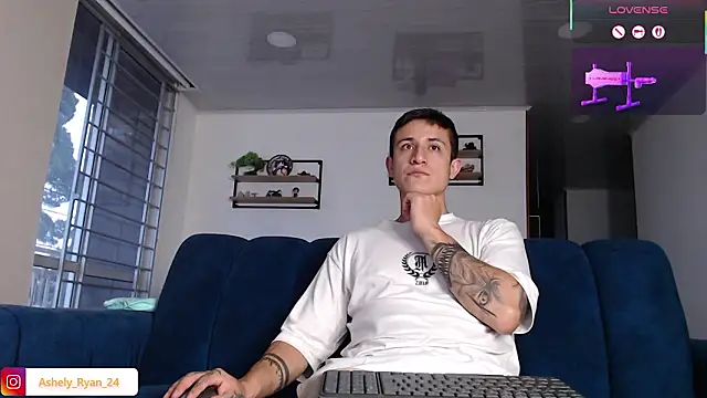 Snapshot of ashely_ryan24 chatting on 03/17/26, 10:57 ashely ryan24 online show from 03/17/26, 10:57