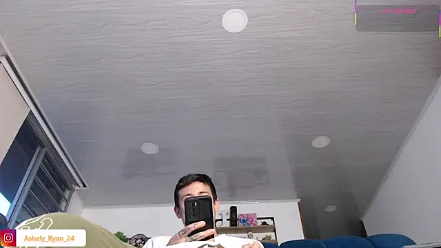 Snapshot of ashely_ryan24 chatting on 03/30/26, 11:06 ashely ryan24 online show from 03/30/26, 11:06