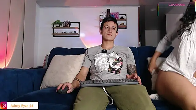 Snapshot of ashely_ryan24 chatting on 03/31/26, 11:27 ashely ryan24 online show from 03/31/26, 11:27