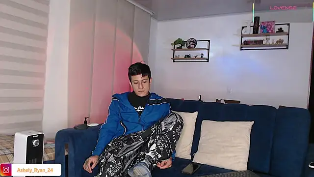Snapshot of ashely_ryan24 chatting on 04/08/26, 12:21 ashely ryan24 online show from 04/08/26, 12:21