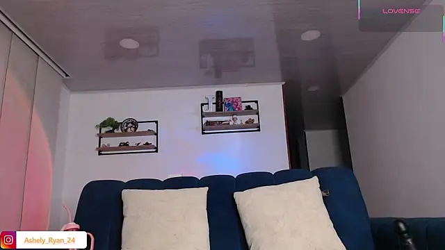 Snapshot of ashely_ryan24 chatting on 04/12/26, 11:10 ashely ryan24 online show from 04/12/26, 11:10
