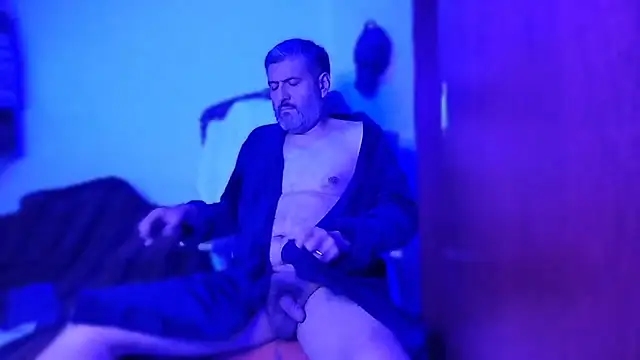 Snapshot of BushBator chatting on 11/18/25, 06:18 BushBator online show from 11/18/25, 06:18