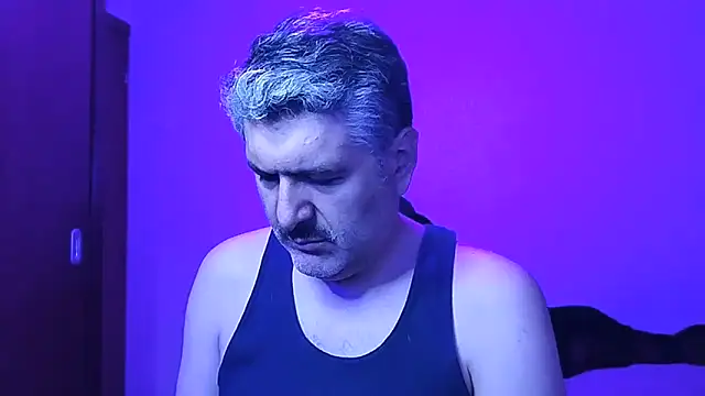 Snapshot of BushBator chatting on 11/26/25, 07:31 BushBator online show from 11/26/25, 07:31