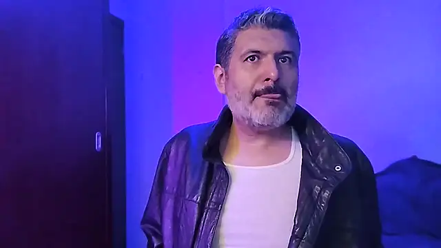 Snapshot of BushBator chatting on 12/14/25, 07:03 BushBator online show from 12/14/25, 07:03