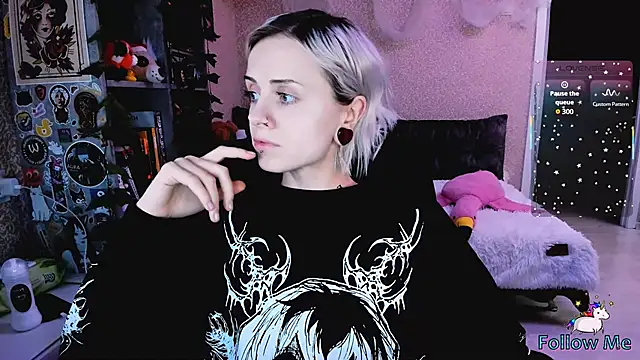 NaniMoore online show from 11/12/25, 08:08