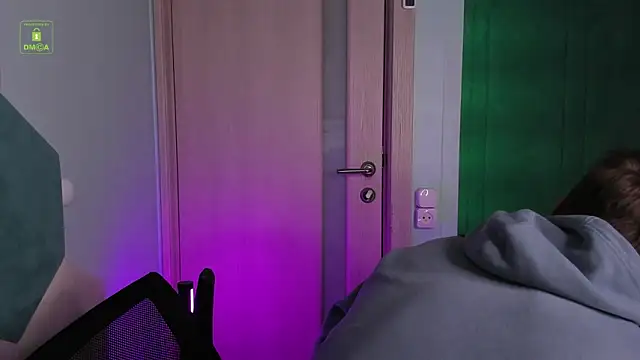 Snapshot of MarkGWalker chatting on 12/21/24, 03:42 MarkGWalker online show from 12/21/24, 03:42