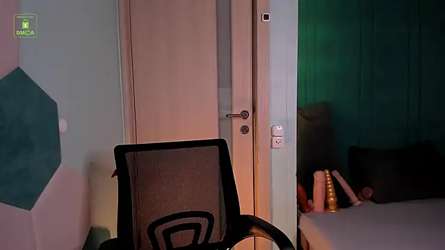 Snapshot of MarkGWalker chatting on 02/08/25, 05:08 MarkGWalker online show from 02/08/25, 05:08