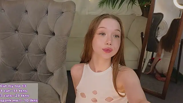 Snapshot of VioletMills chatting on 12/11/24, 11:43 VioletMills online show from 12/11/24, 11:43