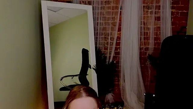 Snapshot of VioletMills chatting on 12/23/24, 03:29 VioletMills online show from 12/23/24, 03:29