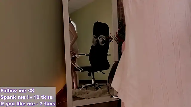 Snapshot of VioletMills chatting on 12/26/24, 03:16 VioletMills online show from 12/26/24, 03:16