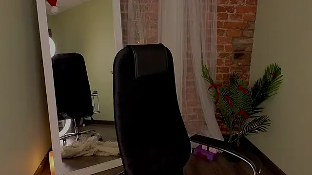 Snapshot of VioletMills chatting on 12/29/24, 01:13 VioletMills online show from 12/29/24, 01:13