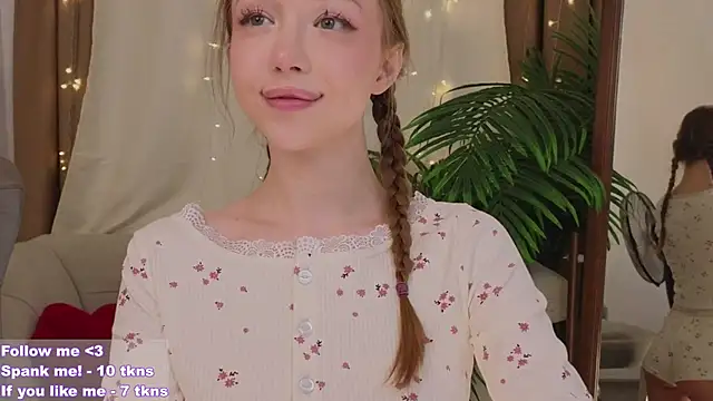 Snapshot of VioletMills chatting on 02/02/25, 09:02 VioletMills online show from 02/02/25, 09:02