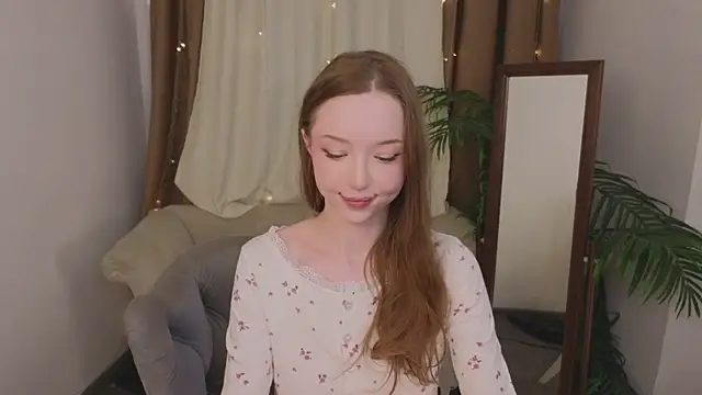 Snapshot of VioletMills chatting on 02/14/25, 12:30 VioletMills online show from 02/14/25, 12:30